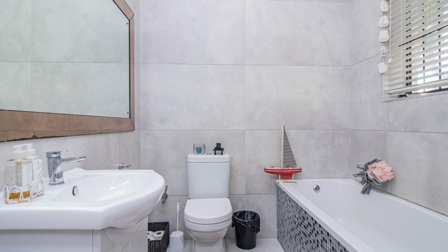 3 Bedroom Property for Sale in De Kelders Western Cape